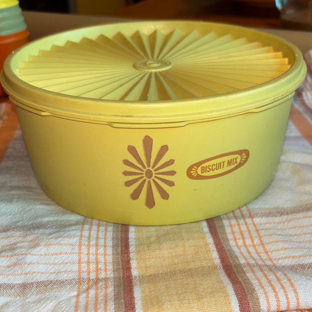 Vintage yellow starburst Servalier